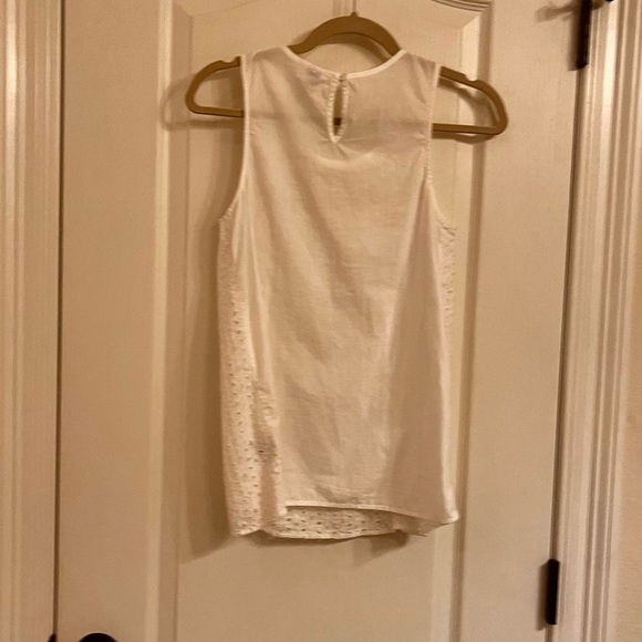 Old Navy Sleeveless Shirt, Size XS, Excellent Condition! - Picture 4 of 5